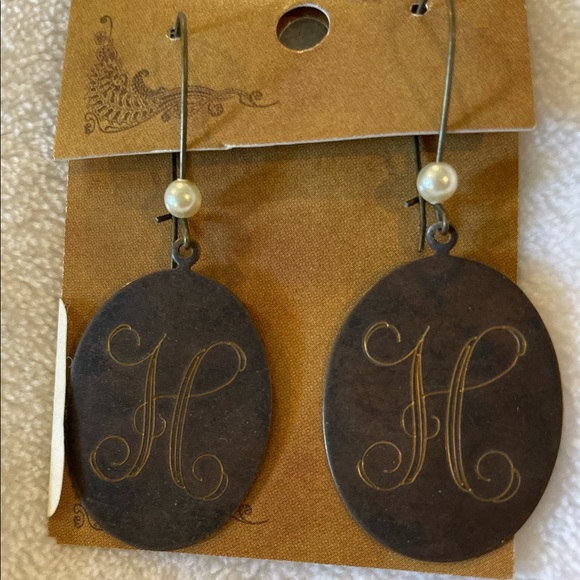 Engraved “H” earrings - Picture 1 of 5